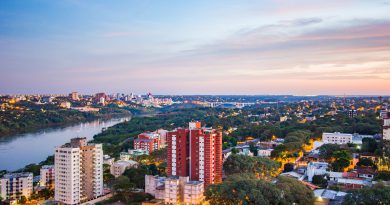 Férias de julho aumentam fluxo de turistas em Foz do Iguaçu e Ciudad del Este Férias de julho aumentam fluxo de turistas em Foz do Iguaçu e Ciudad del Este