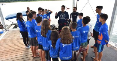 Alunos do projeto social ‘Velejar é Preciso’ vivem experiência de mergulho no Lago de Itaipu durante o Foz Internacional Boat Show