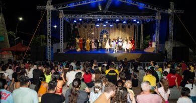 Abertura do Natal de Águas e Luzes em Foz teve espetáculo e acendimento de luzes