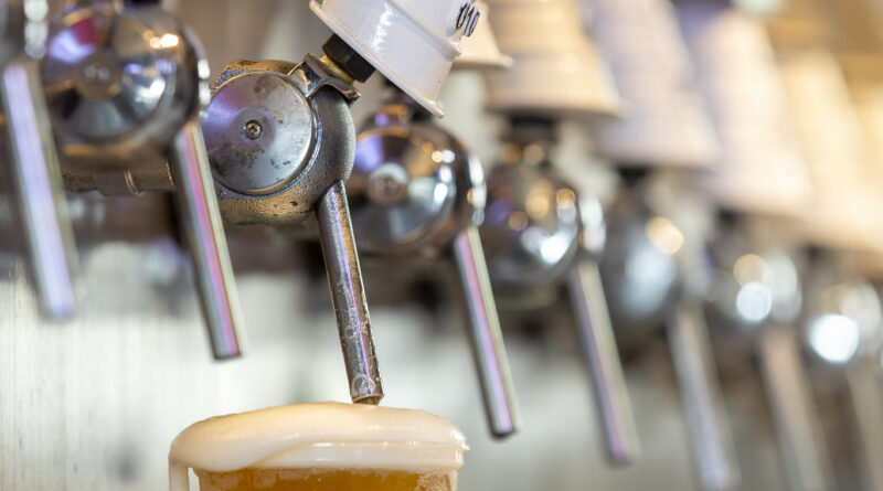 Usina Beer Box homenageia história dos barrageiros com tecnologia e inovação em Foz do Iguaçu