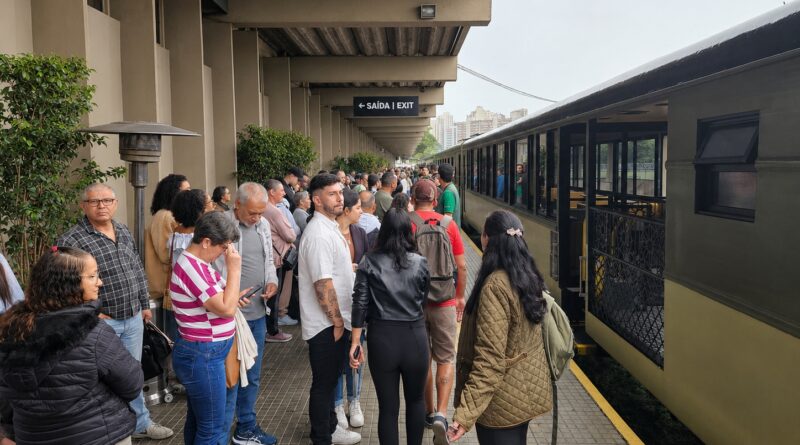 Trem da Serra do Mar Paranaense recebe 4 mil participantes de evento religioso