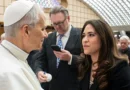 Papa faz história ao nomear primeira mulher para comandar a Comunicação do Vaticano