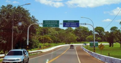 Argentina estuda transferir controle migratório para reduzir filas na fronteira com Foz do Iguaçu Argentina estuda transferir controle migratório para reduzir filas na fronteira com Foz do Iguaçu