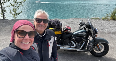 Casal brasileiro percorre a histórica Rota da Seda de moto em viagem entre Portugal e China Casal brasileiro percorre a histórica Rota da Seda de moto em viagem entre Portugal e China
