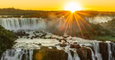 Foz do Iguaçu reforça liderança no turismo LGBTQIA+ durante a maior feira do segmento na América Latina