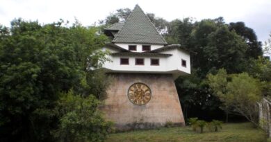 Roda de conversa resgata a história da Torre do Relógio e debate restauração do monumento em Foz do Iguaçu Roda de conversa resgata a história da Torre do Relógio e debate restauração do monumento em Foz do Iguaçu