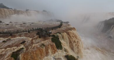 Cataratas do Iguaçu atingem vazão de 6 milhões de litros por segundo Cataratas do Iguaçu atingem vazão de 6 milhões de litros por segundo