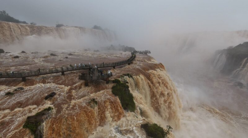 Cataratas do Iguaçu atingem vazão de 6 milhões de litros por segundo
