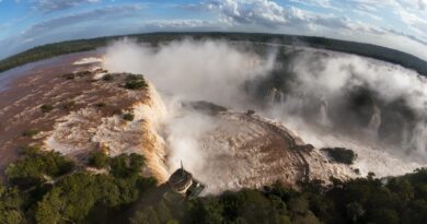 Passarela das Cataratas do Iguaçu é interditada por segurança Passarela das Cataratas do Iguaçu é interditada por segurança
