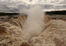 Cataratas do Iguaçu atingiram a vazão de 10 milhões de litros nesta quinta-feira Cataratas do Iguaçu atingiram a vazão de 10 milhões de litros nesta quinta-feira