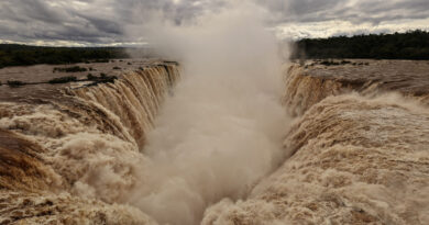 Cataratas do Iguaçu atingiram a vazão de 10 milhões de litros nesta quinta-feira