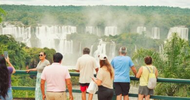 Brasileiros 60+ viajam 52% mais e mudam a forma de celebrar o Dia dos Avós
