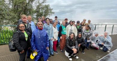 Idosos de Assis Chateaubriand participam de passeio cultural em Foz do Iguaçu Idosos de Assis Chateaubriand participam de passeio cultural em Foz do Iguaçu