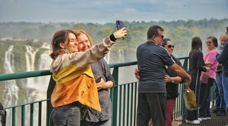 Parque Nacional do Iguaçu registra 263 mil visitantes e alcança a maior visitação mensal da história Parque Nacional do Iguaçu registra 263 mil visitantes e alcança a maior visitação mensal da história