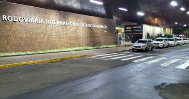 Nova rota de ônibus na rodoviária de Foz terá fiscalização para reforçar a segurança e fortalece o comércio legal Nova rota de ônibus na rodoviária de Foz terá fiscalização para reforçar a segurança e fortalece o comércio legal
