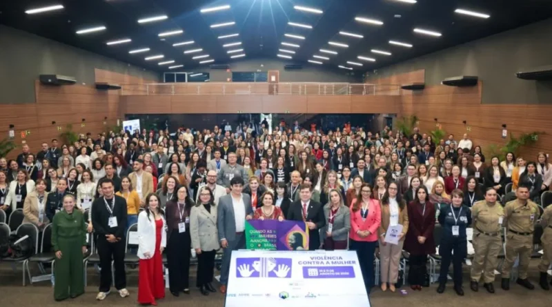 Fórum trinacional em Foz do Iguaçu debate integração no combate à violência contra a mulher Fórum trinacional em Foz do Iguaçu debate integração no combate à violência contra a mulher