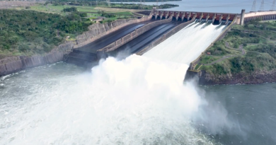 VÍDEO: Vertedouro de Itaipu segue aberto nesta segunda-feira (14)