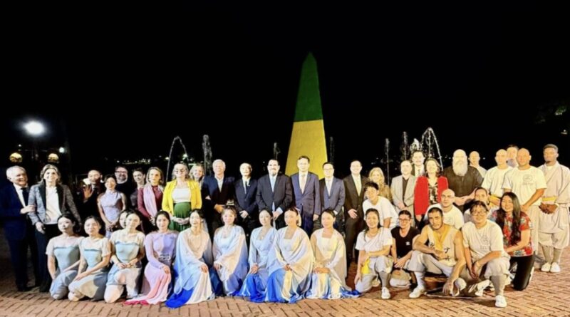 Consul-Geral Yu Peng participa da celebração do Festival da Lua Chinesa em Foz do Iguaçu Consul-Geral Yu Peng participa da celebração do Festival da Lua Chinesa em Foz do Iguaçu