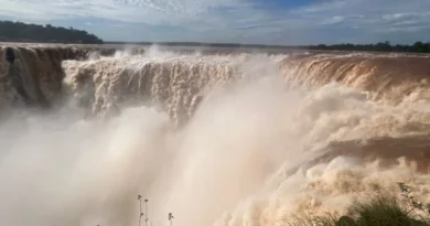 Cheia do Rio Iguaçu fecha trilhas panorâmicas das Cataratas no lado argentino