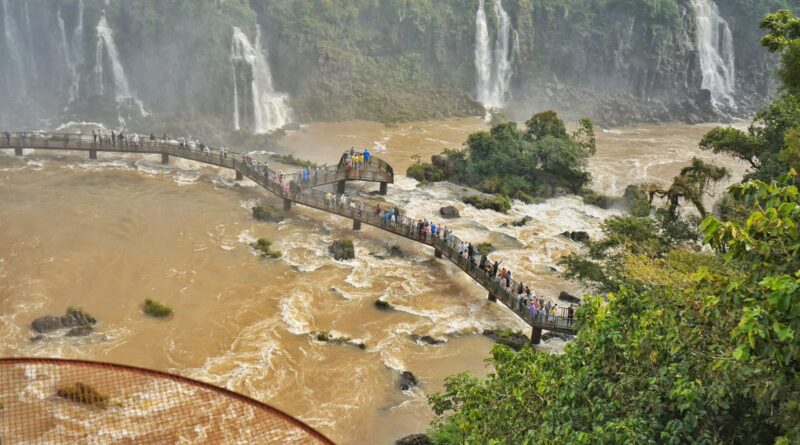 Parque Nacional do Iguaçu abre mais cedo no feriadão e Dia das Crianças