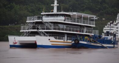 Novo gigante das águas: Kattamaram V é lançado ao Rio Paraná e promete transformar o turismo na Tríplice Fronteira