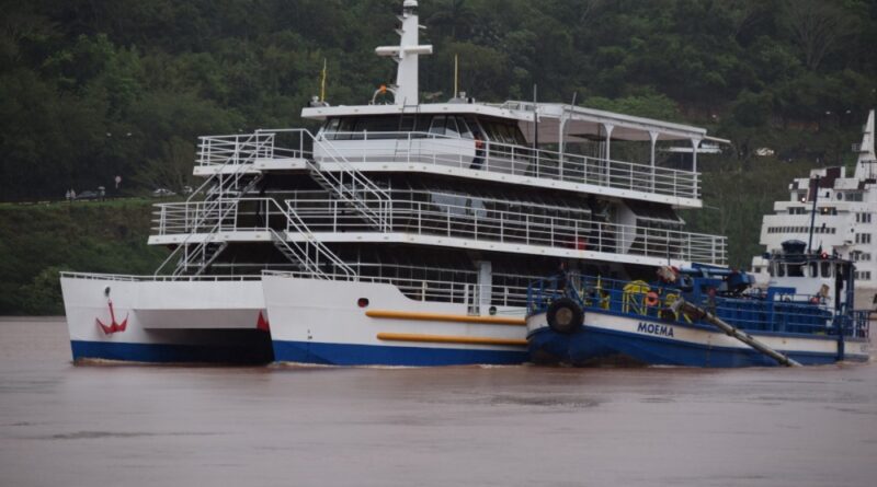 Novo gigante das águas: Kattamaram V é lançado ao Rio Paraná e promete transformar o turismo na Tríplice Fronteira