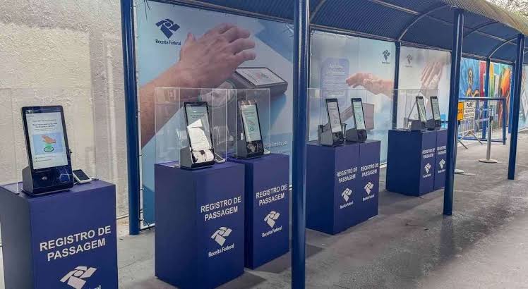 Catracas são retiradas da Ponte da Amizade após fim de pesquisa com biometria Catracas são retiradas da Ponte da Amizade após fim de pesquisa com biometria